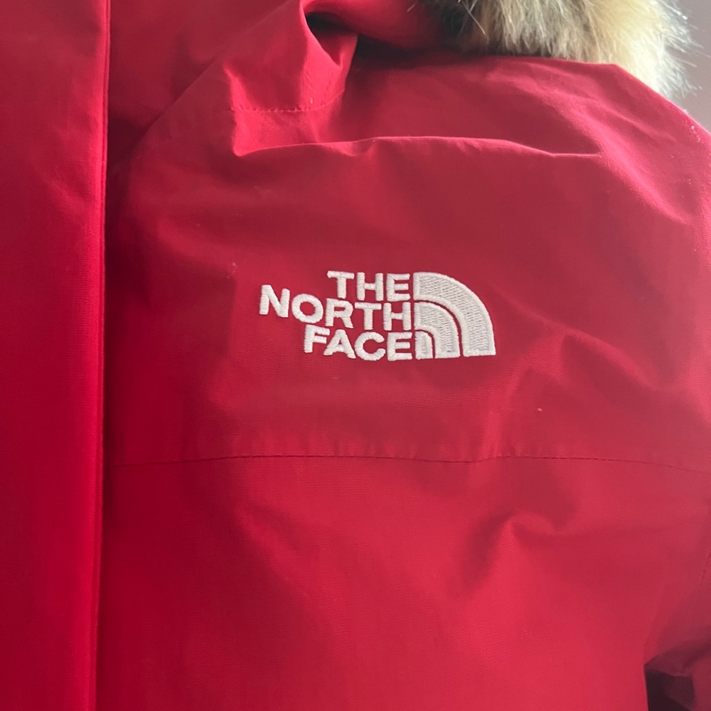 The North Face Parka - Picture 8 of 8